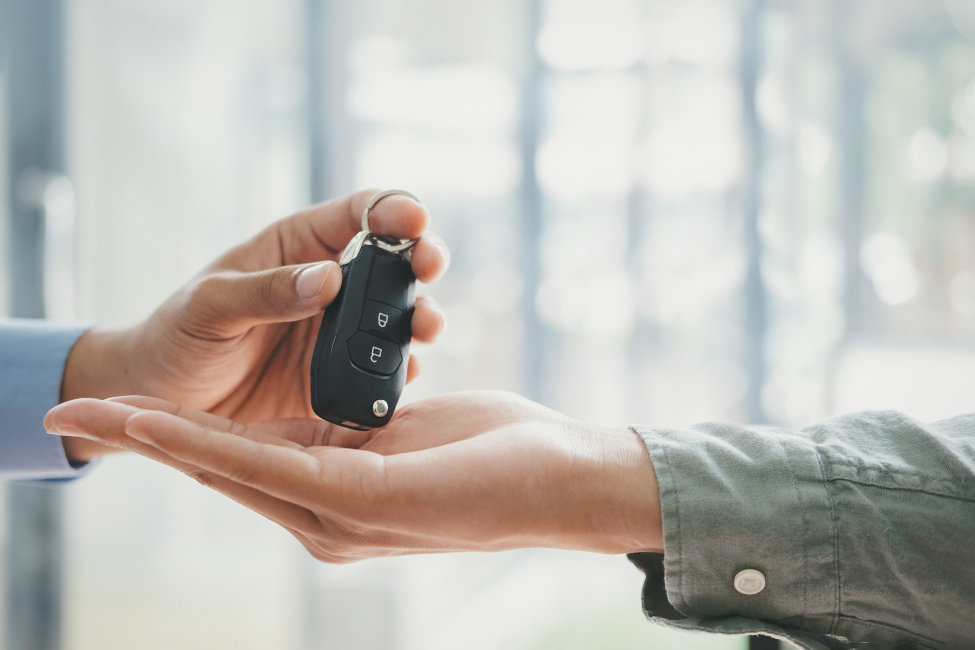 Automobilio paskola ir draudimas: kodėl vien paskolos įmokos skaičiuoti neužtenka?